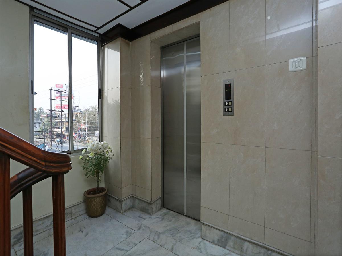 Hotel Amrit Regency Гувахати Экстерьер фото
