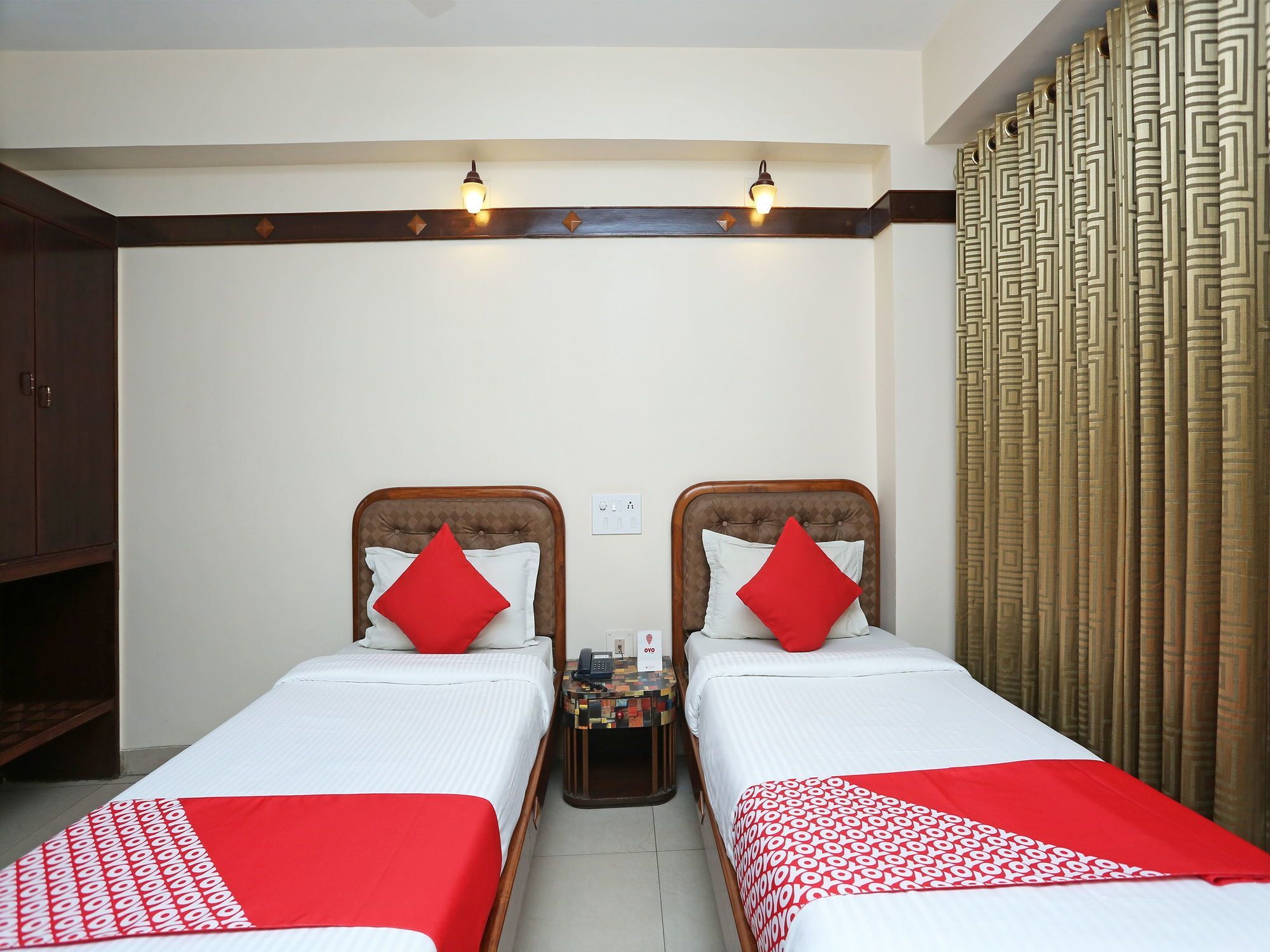 Hotel Amrit Regency Гувахати Экстерьер фото