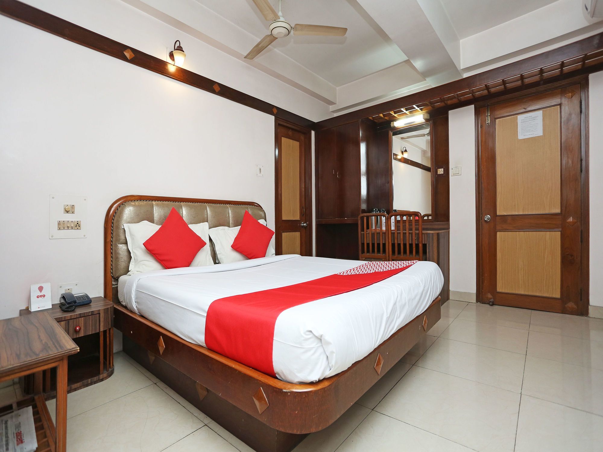 Hotel Amrit Regency Гувахати Экстерьер фото