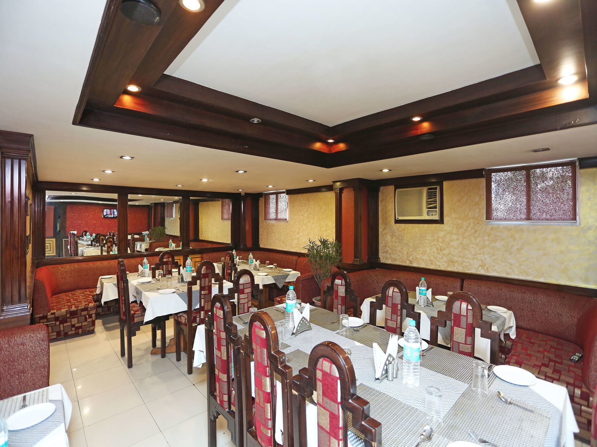 Hotel Amrit Regency Гувахати Экстерьер фото