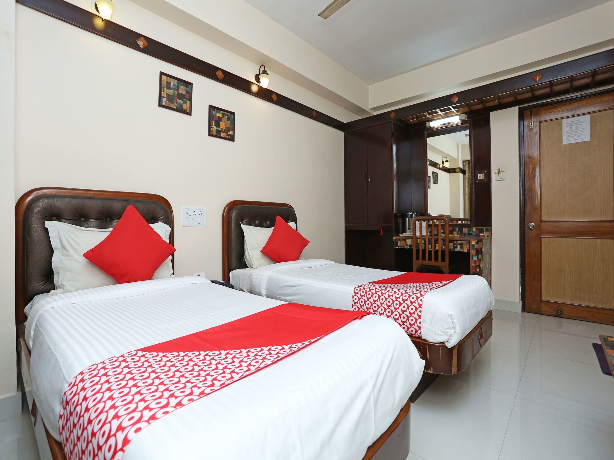 Hotel Amrit Regency Гувахати Экстерьер фото