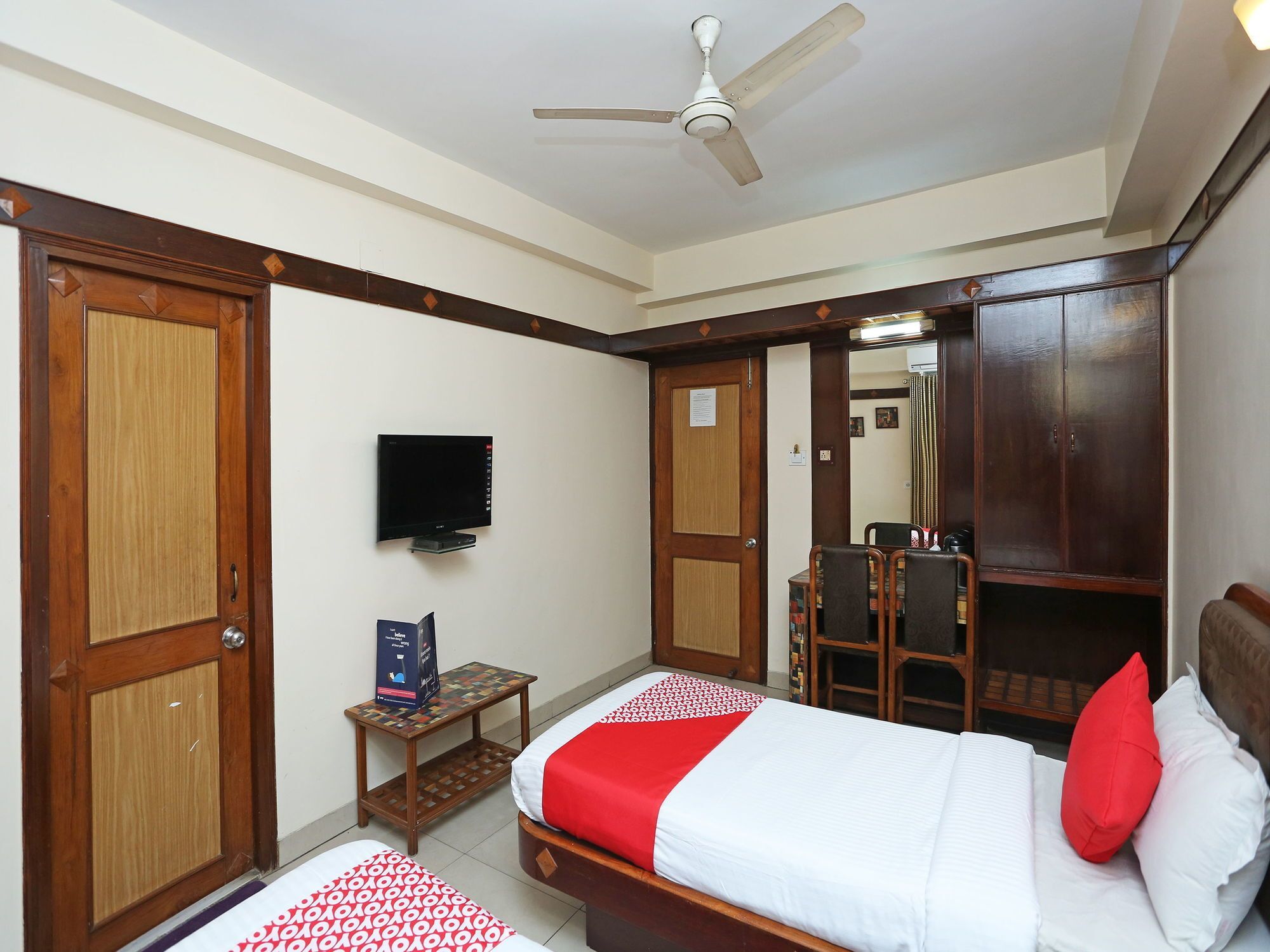 Hotel Amrit Regency Гувахати Экстерьер фото